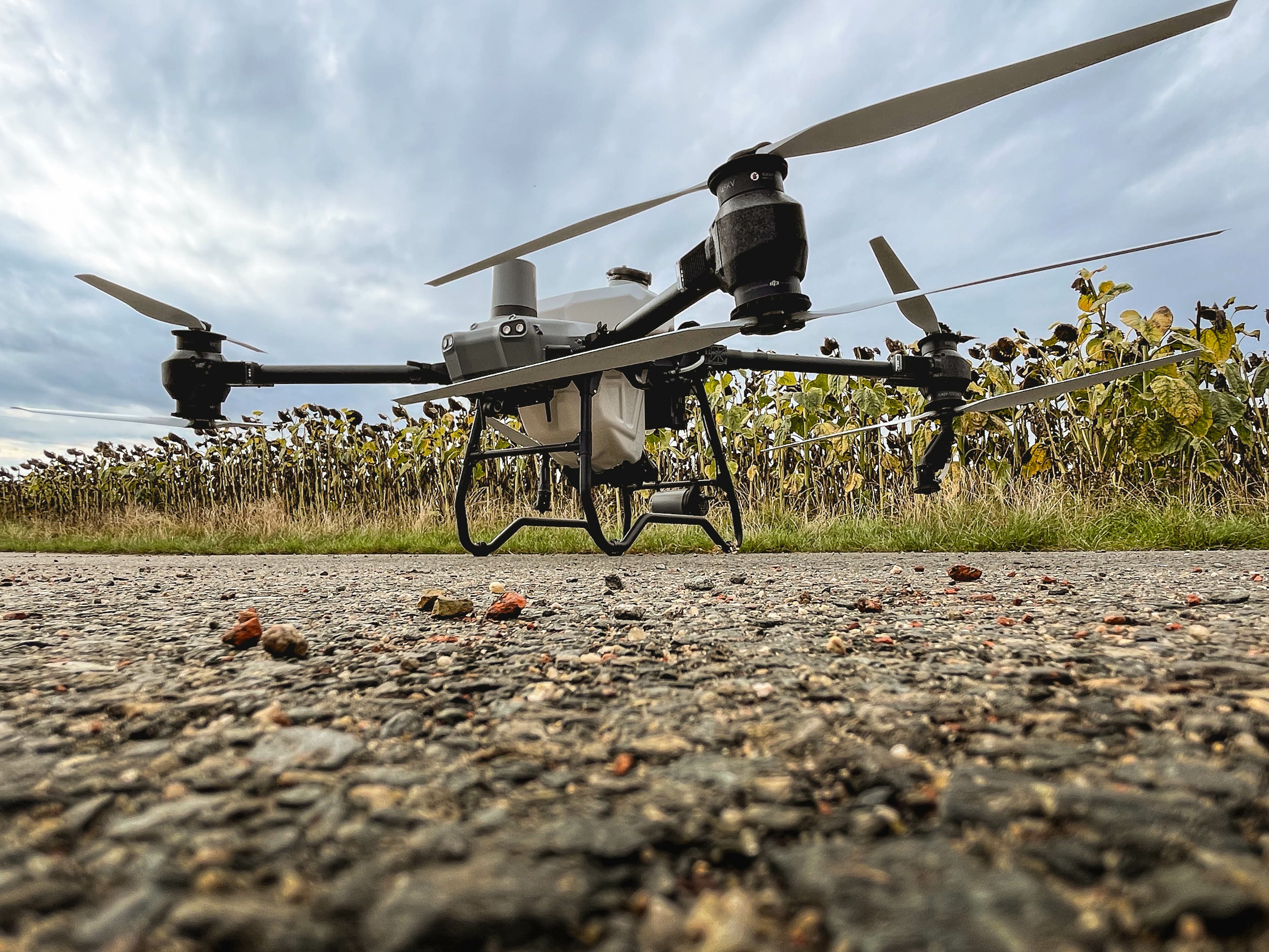 Aplikační dron v terénu